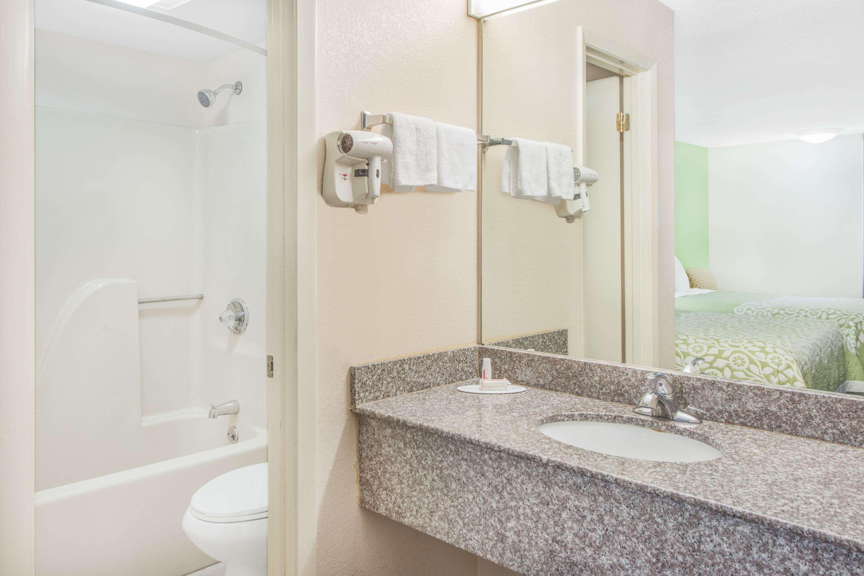 Days Inn By Wyndham Calvert City - Paducah East Ngoại thất bức ảnh